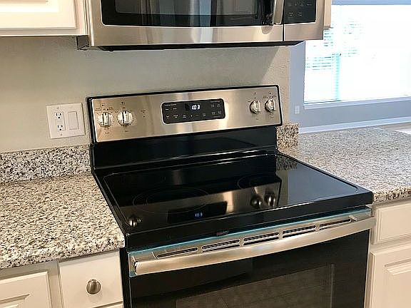 5th image of 400 Pinewood Ct