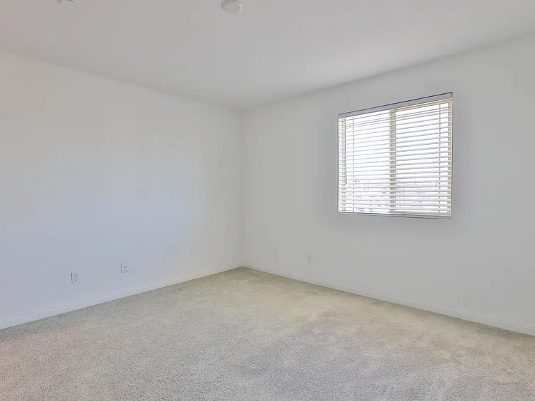 4551 Highland Ave — Photo 38