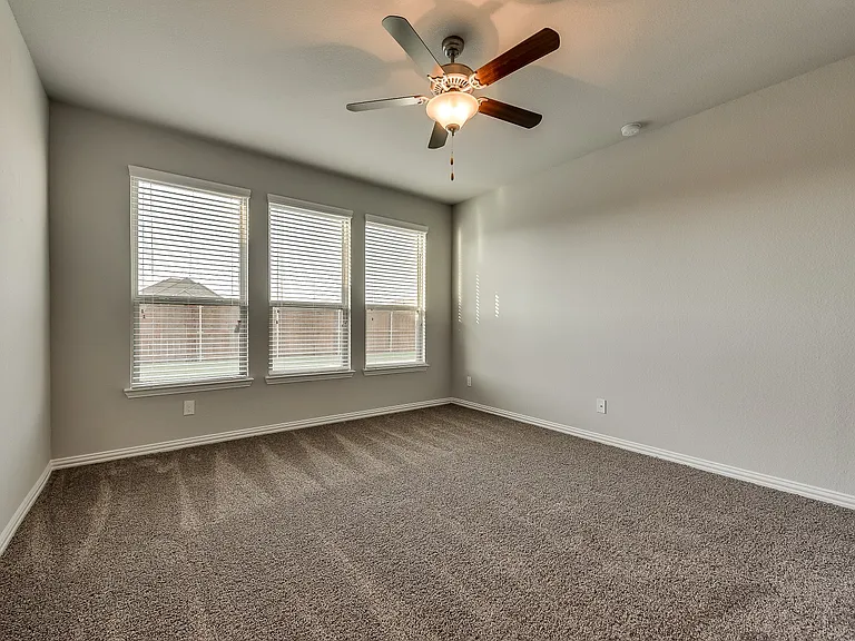 15925 Holly Crk — Photo 17