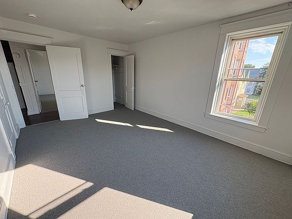 4th image of 427 S Elm St #3R
