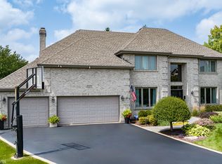 2009 Black Swan Ct, Darien, IL