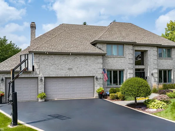 2009 Black Swan Ct, Darien, IL 60561
