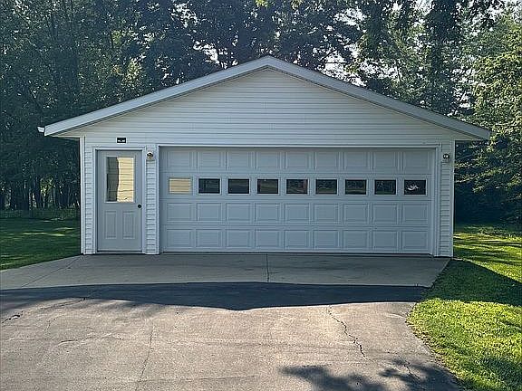 New 24X30' 2 1/2 car garage
