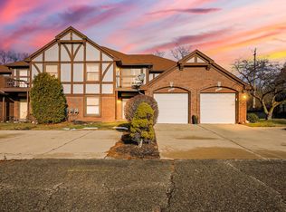 19500 W 11 Mile Rd, Lathrup Village, MI 48076