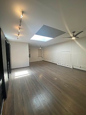 5th image of 319 Columbia St #1B