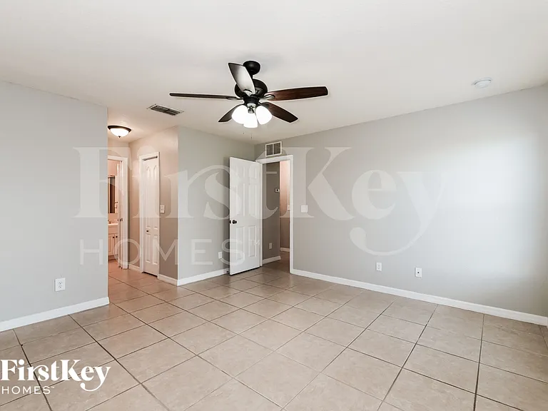 1412 NW 12th Pl — Photo 11
