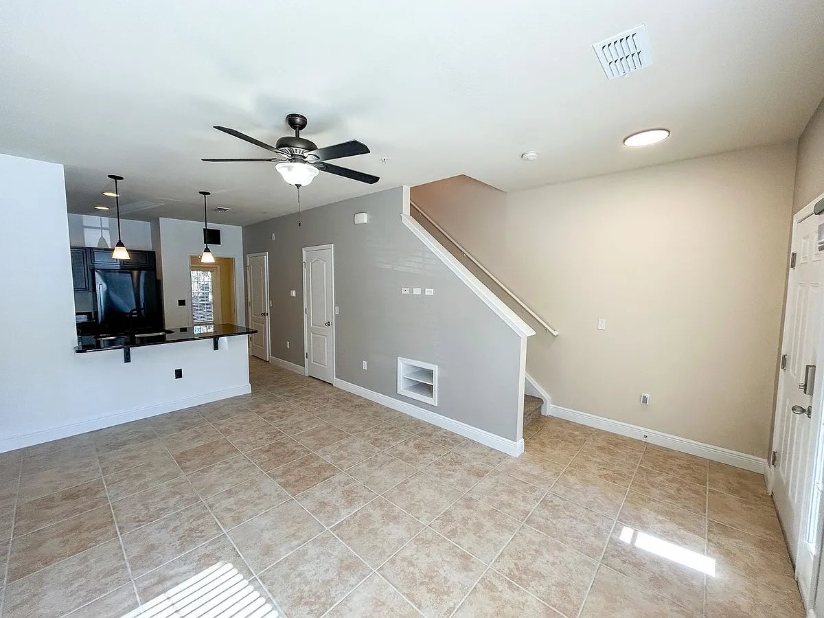 Building Photo - 2960 SW 35th Pl #64
