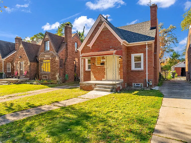 9503 Lakepointe St — Photo 3
