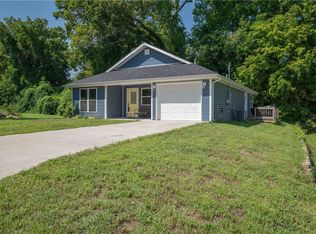 314 S High St, Neosho, MO 64850