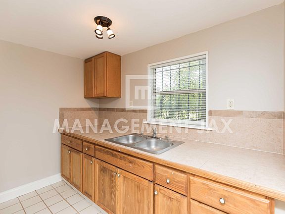 3rd image of 1458 Royal Court Ln