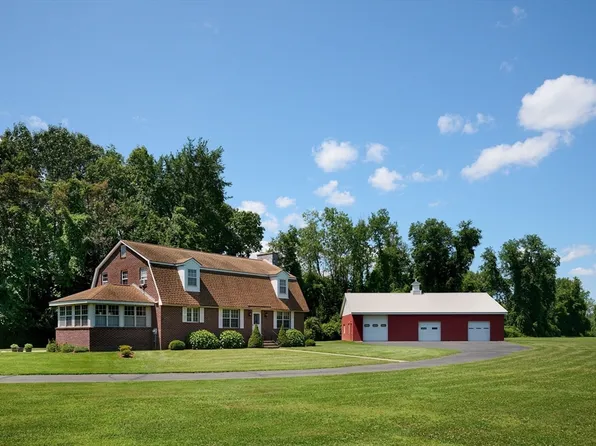 34 Plain Rd E, South Deerfield, MA 01373