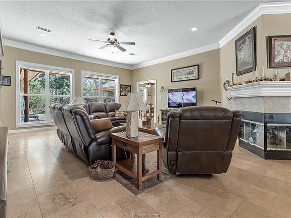 4th image of 716 Royal Adelade Dr