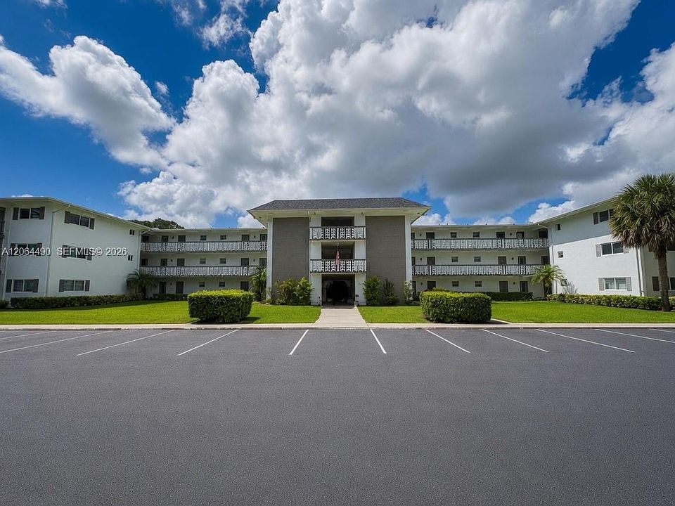 1st image of 1201 Hillcrest Ct APT 205