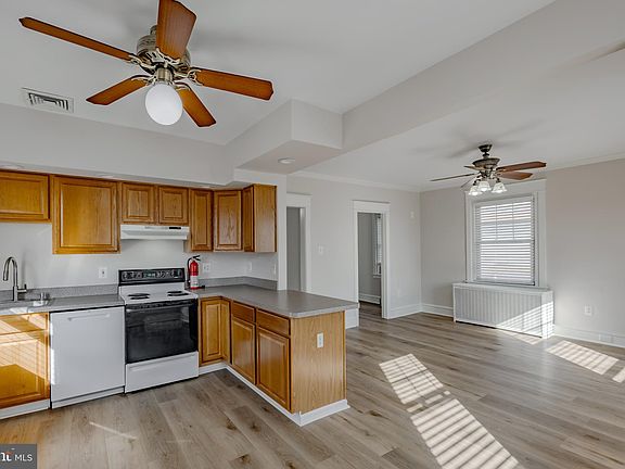 2nd image of 1210 W Darby Rd