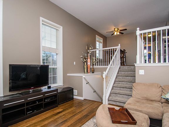 5th image of 2755 Barclay Way