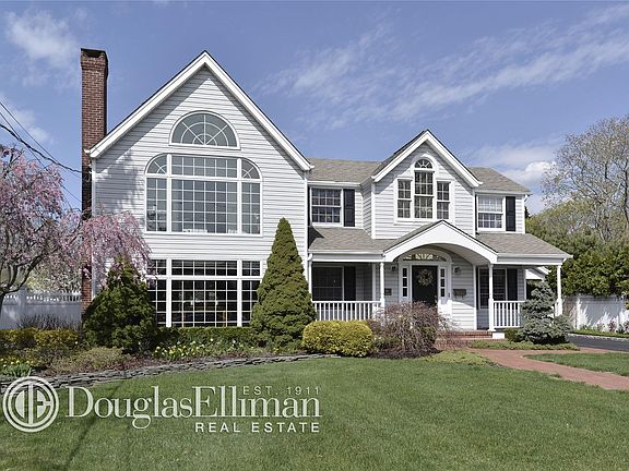 2nd image of 106 Bay Ave