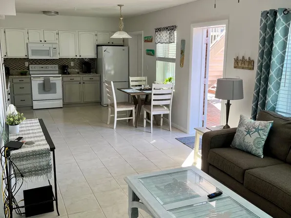 380 Base Ave E, Venice, FL