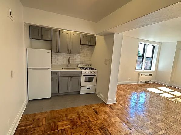 208-84 Grand Central Pkwy #3E