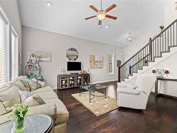 5th image of 1309 N 158th Ter