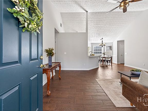 3rd image of 465 Cade Court