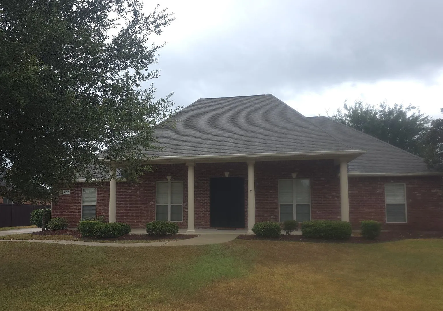 4 Bedroom, 2 1/2 bath with Outdoor Kitchen — Photo 1