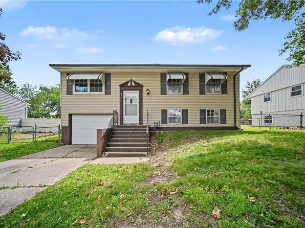 2315 Cardinal Ln, Saint Joseph, MO 64503