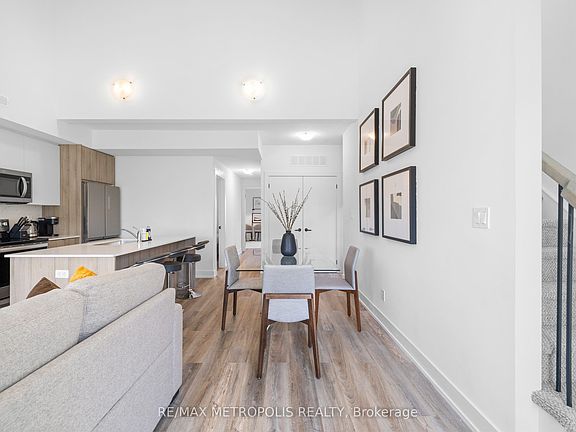 5th image of 447 Lansdowne Ave