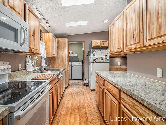 5th image of 13735 E West Ave