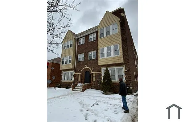 Building Photo - 3265 E 147th St #6