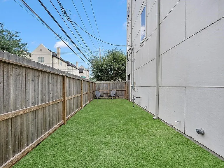 5802 Kansas St — Photo 2