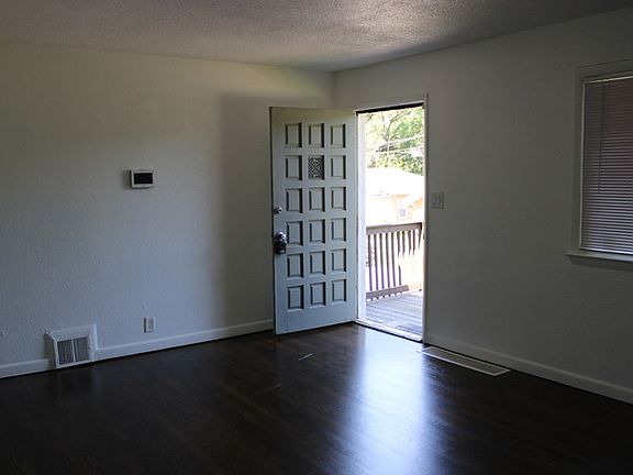 4th image of 3311 Freeman Ave