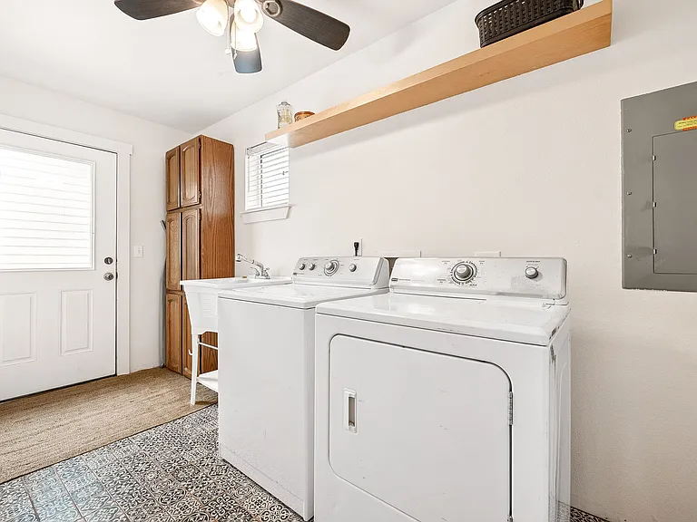 1349 Hudson St — Photo 16