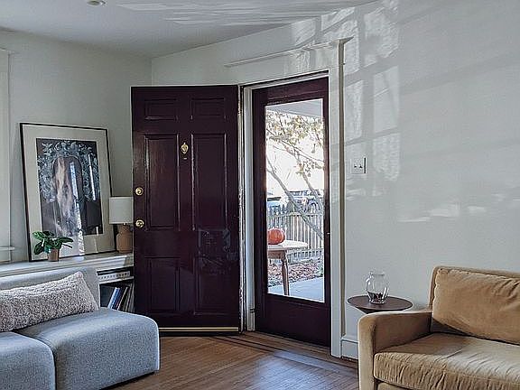 Front Door / Living Room 