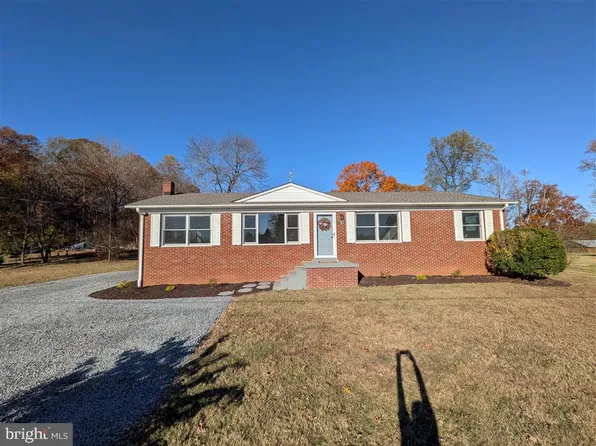 7183 Oak Dr, Reva, VA 22735