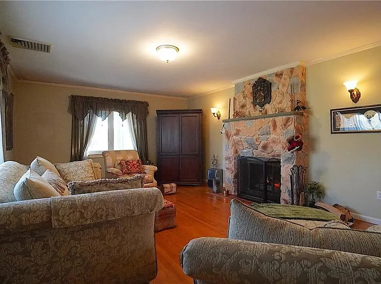 389 Prospect Rd — Photo 6