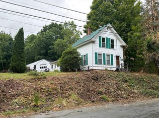 28 Oak Grove St, Veazie, ME 04401