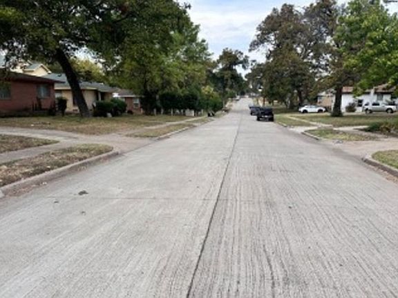 Exterior Neighborhood (street photo)