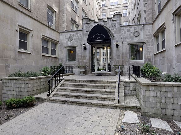 901 Argyle - Exterior