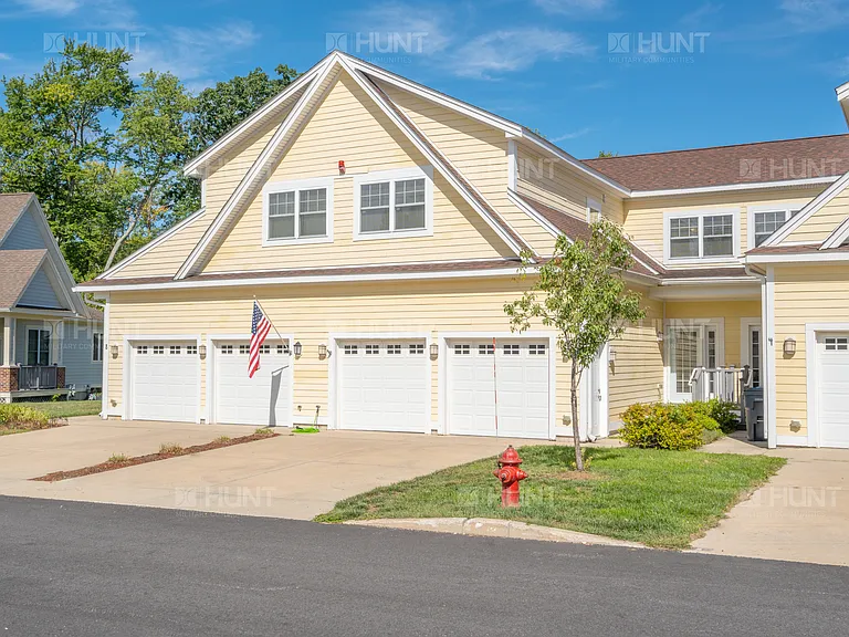172 Scott Cir — Photo 1