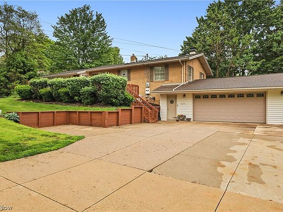 2nd image of 3875 N Glenridge Rd