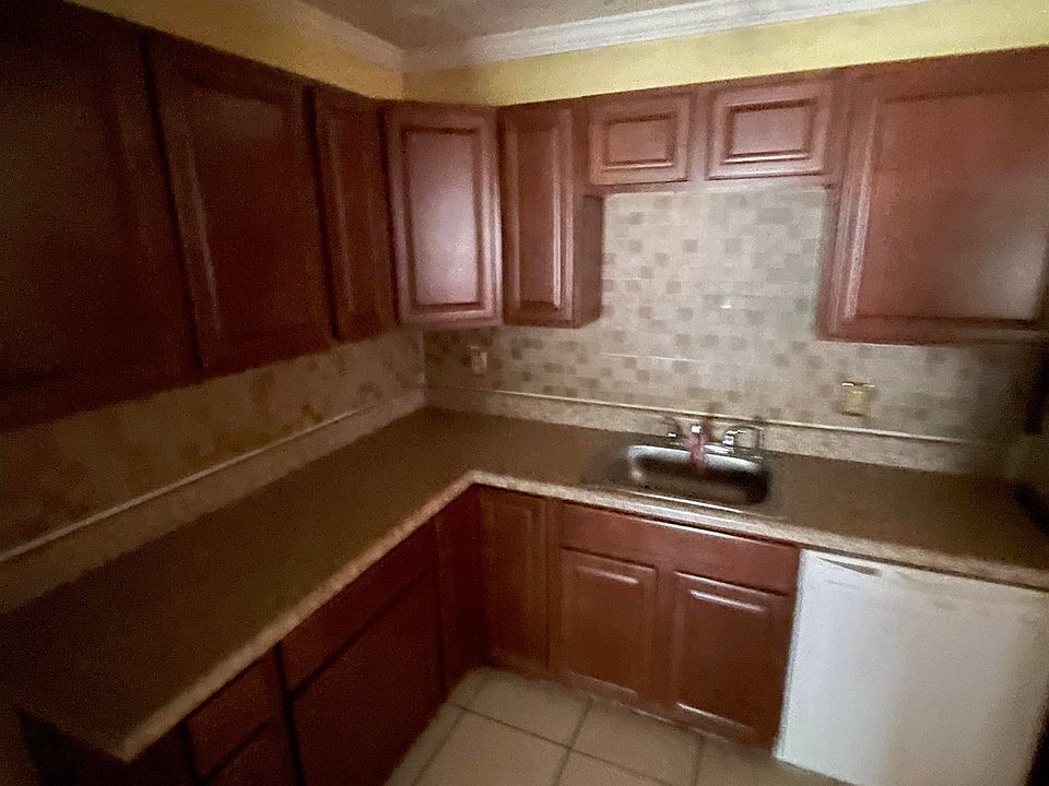 2nd image of 3692 Bishops Bridge Rd