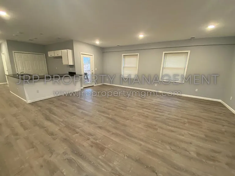 6400 Gillis Dr — Photo 11