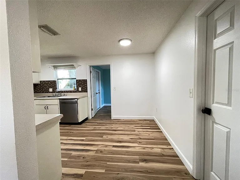 8104 Badger Ln — Photo 10