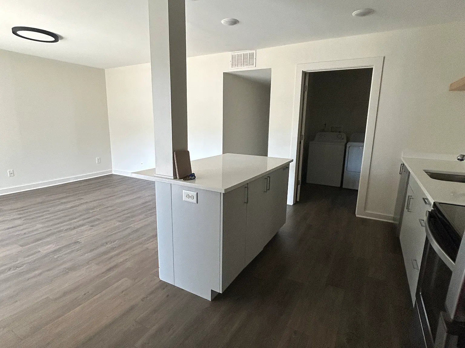 2 bed, 850 sqft, $1,500 — Photo 2