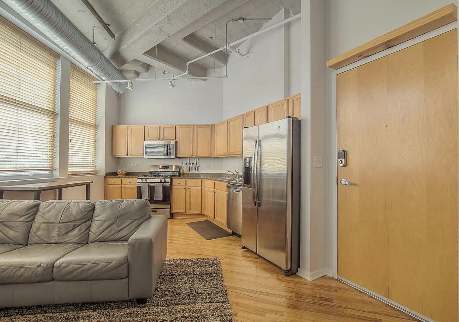 One Bedroom Unit in Wonderful Western Auto Lofts — Photo 1