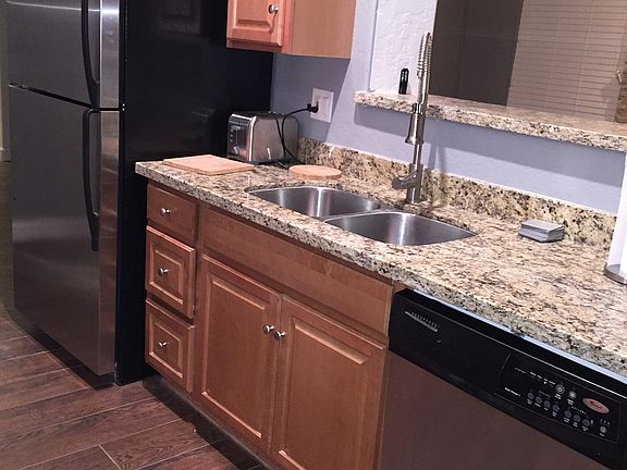 4th image of 613 W Ensueno Ct