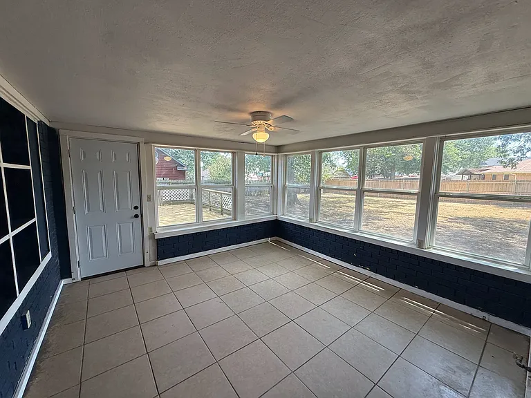 2200 Hickory Dr SW — Photo 8