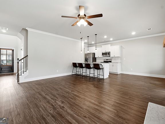 5th image of 128 Russell Way