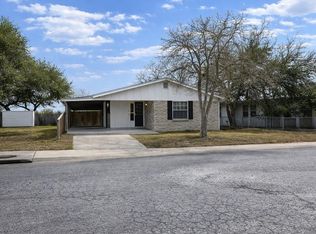 1101 Laredo St, Sinton, TX 78387