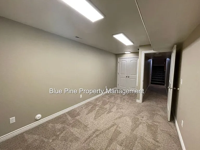 3601 Delaware Ave — Photo 28
